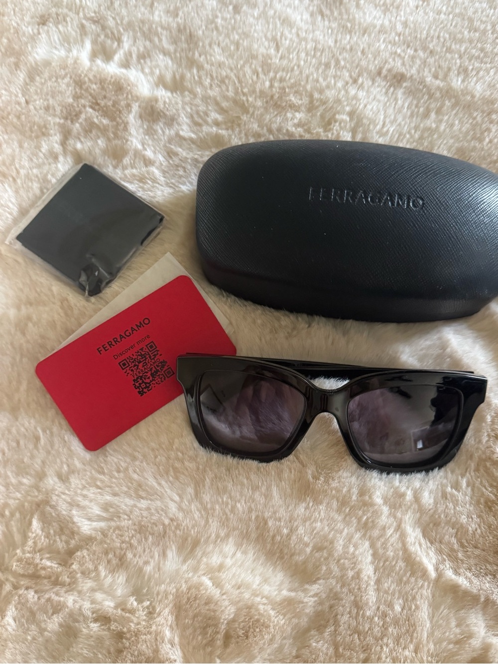 Salvatore Ferragamo SF955S black oversized glasses